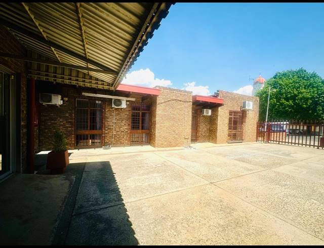 475M² MEDICAL SUITE TO LET IN ALBERTON NORTH